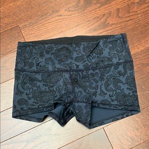 Lululemon booty shorts